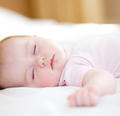 仰睡最安全，孩子偏偏喜欢侧睡和趴睡怎么办？