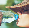 多喝1.5升水能避免尿路感染 但是喝这么多真的不会水中毒吗？